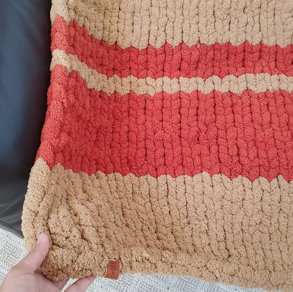 Handmade 65"×35" chunky blanket - Picture 4 of 12